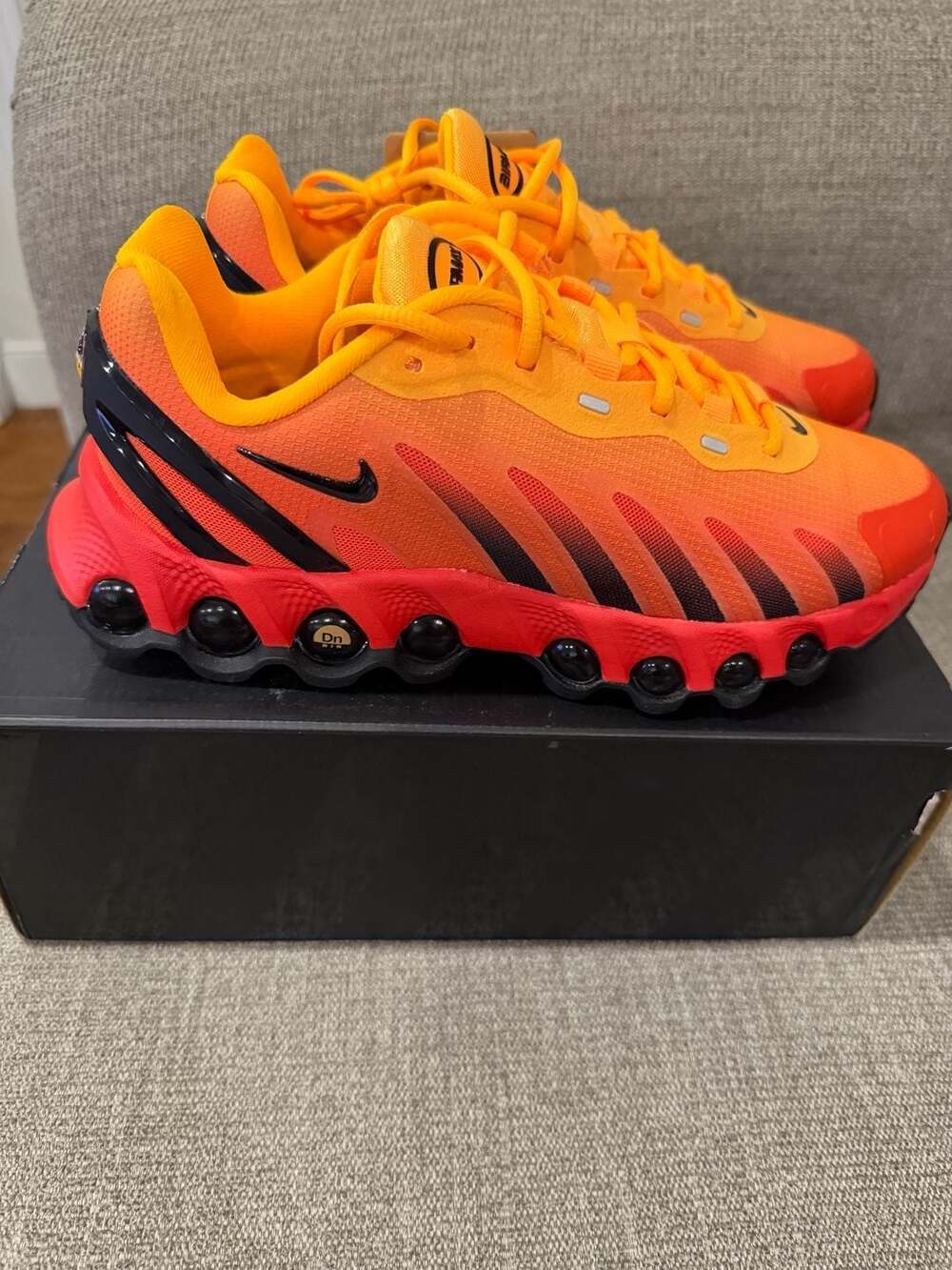 Nike Air Max Dn8 GS Team Orange Black Laser Orange Size 4.5Y